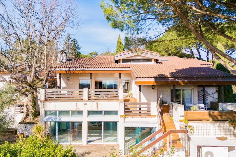 Maison traditionnelle - 421 m² - 8 pièces