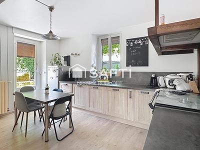 Maison - 227 m² - 8 pièces