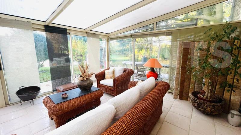 Demeure - 261 m² - 8 pièces