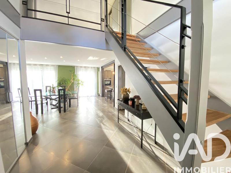 Maison - 180 m² - 8 pièces