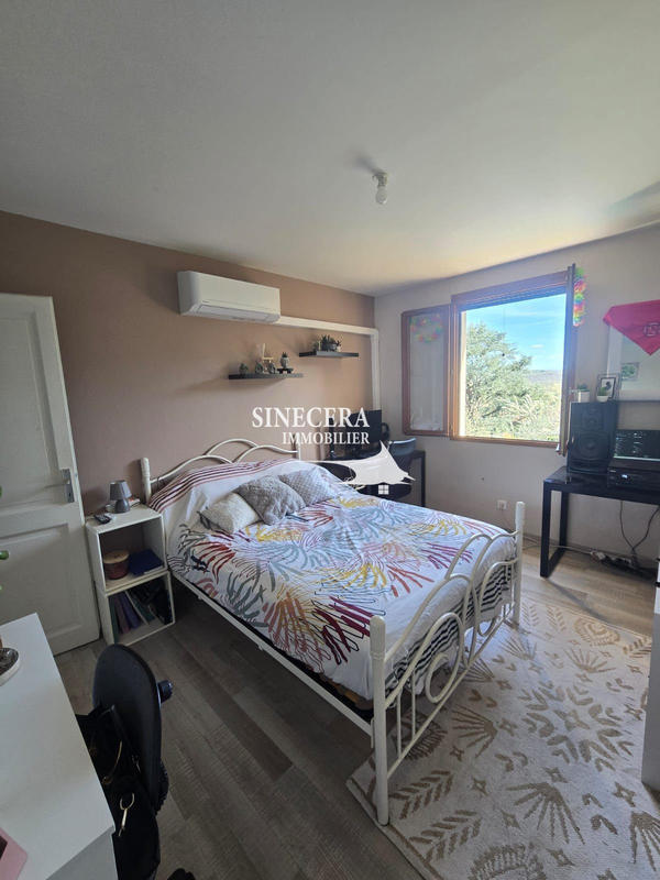 Villa - 198 m² - 10 pièces