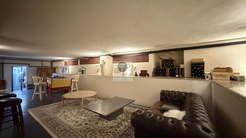 Maison - 258 m² - 7 pièces