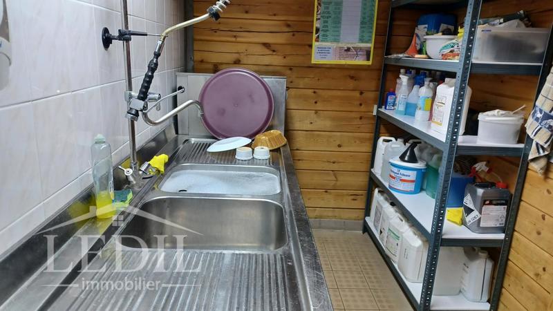 Local commercial - 325 m² - 2 pièces