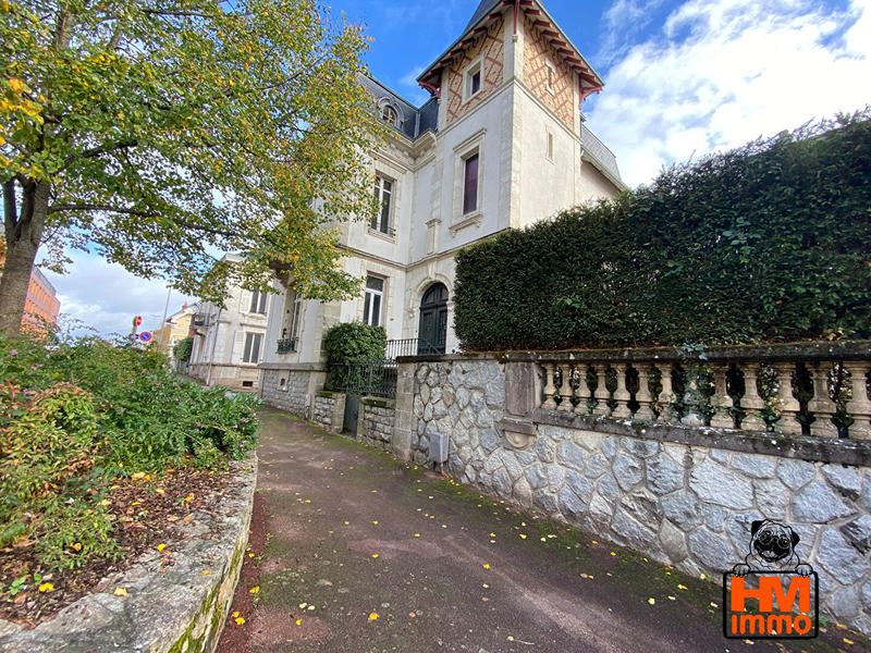 Demeure - 240 m² - 10 pièces