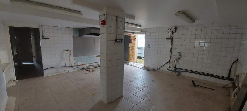 Maison - 240 m² - 11 pièces