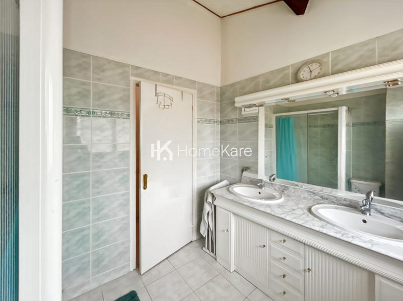 Maison - 200 m² - 8 pièces