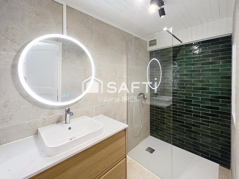 Maison - 220 m² - 9 pièces