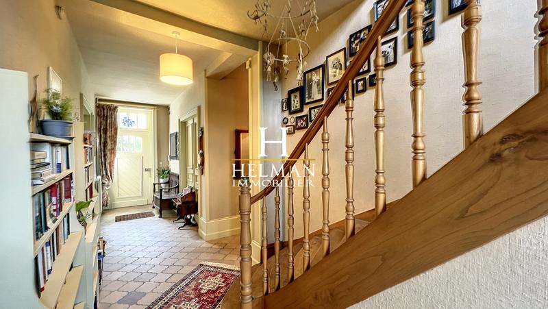 Maison - 319 m² - 9 pièces