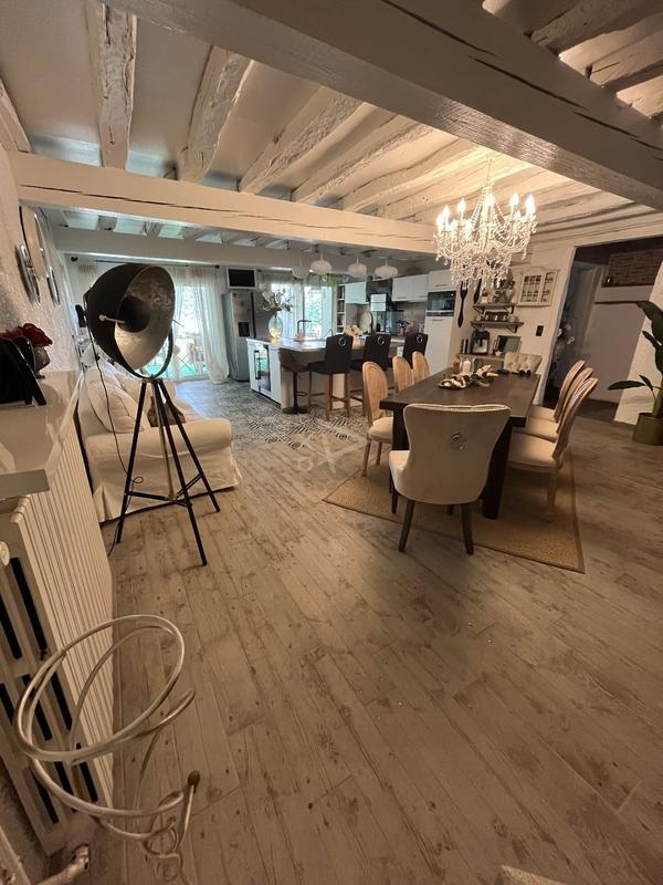 Maison - 204 m² - 6 pièces