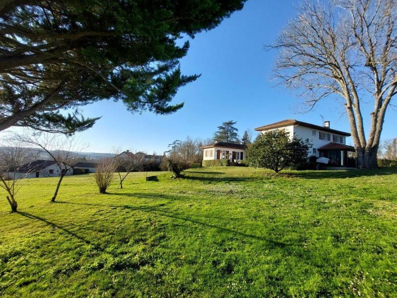 Villa - 240 m² - 8 pièces