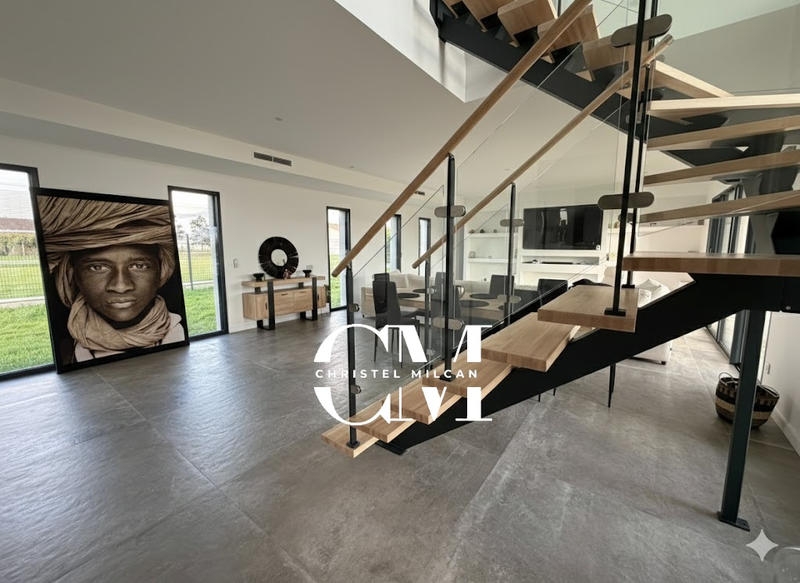 Villa - 215 m² - 8 pièces