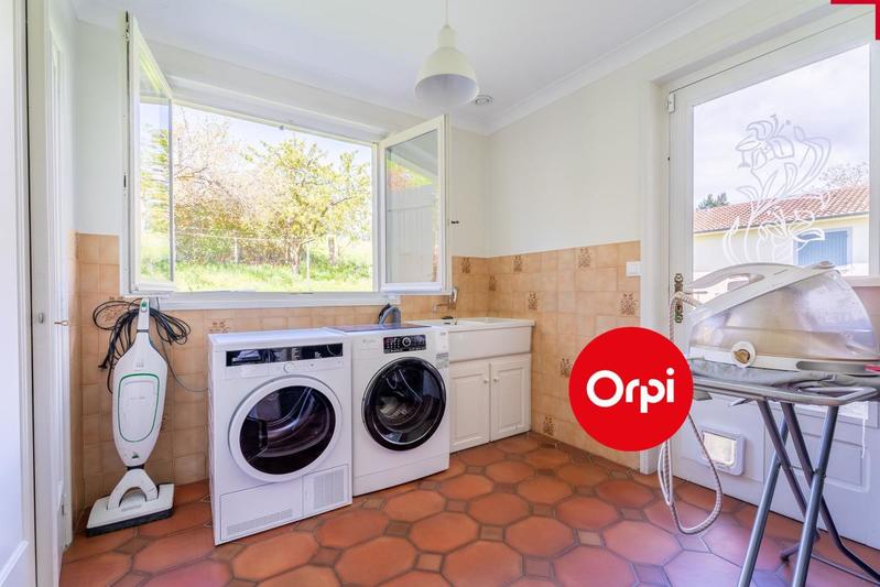 Maison - 250 m² - 6 pièces