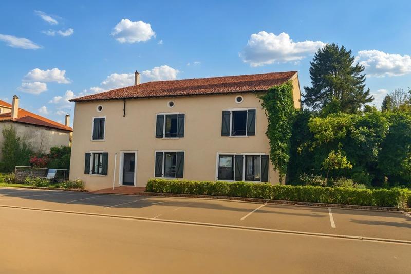 Maison de village - 243 m² - 10 pièces