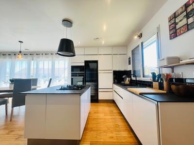 Maison - 99 m² - 4 pièces