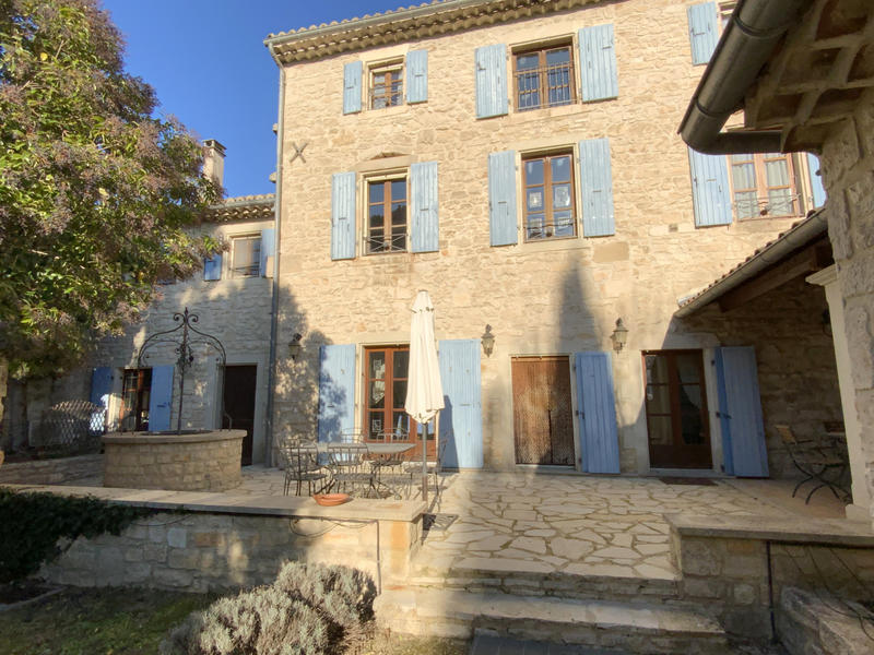 Maison - 234 m² - 8 pièces
