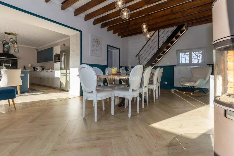 Maison - 222 m² - 7 pièces