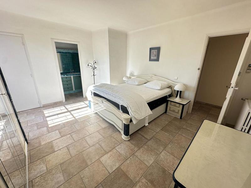 Maison - 300 m² - 8 pièces