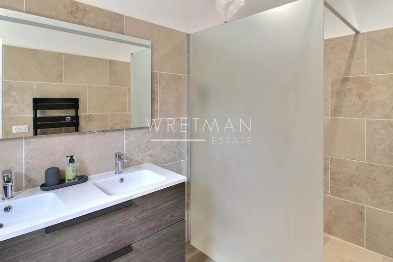 Villa - 201 m² - 6 pièces