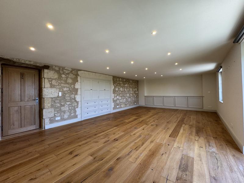 Maison - 445 m² - 10 pièces