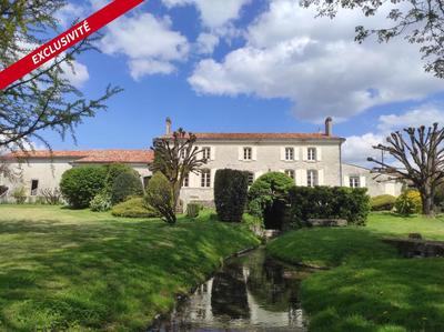 Maison - 410 m² - 10 pièces