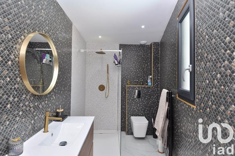 Maison - 246 m² - 5 pièces