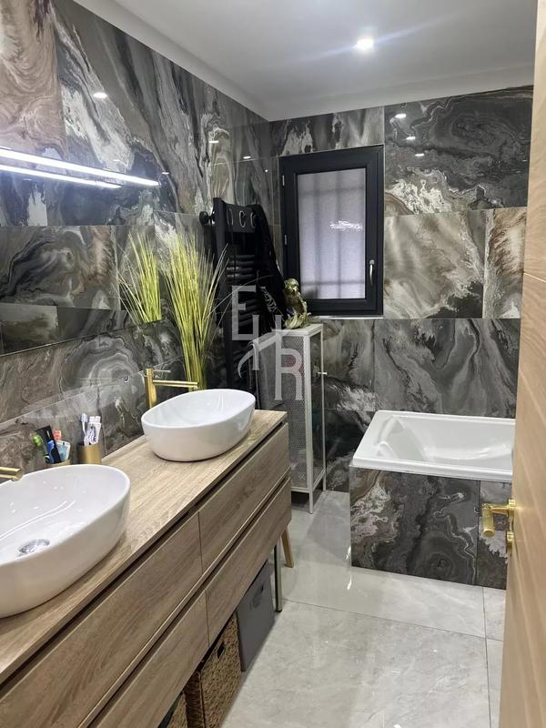 Maison - 162 m² - 5 pièces