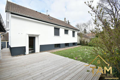 Maison - 228 m² - 8 pièces