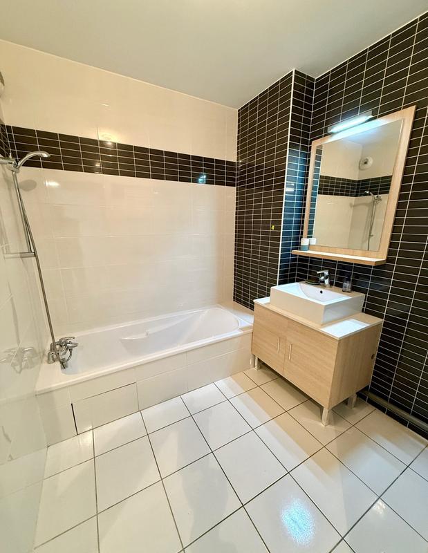 Appartement - 82 m² - 3 pièces