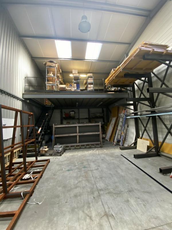 Local d'activité / Entrepôt - 860 m²