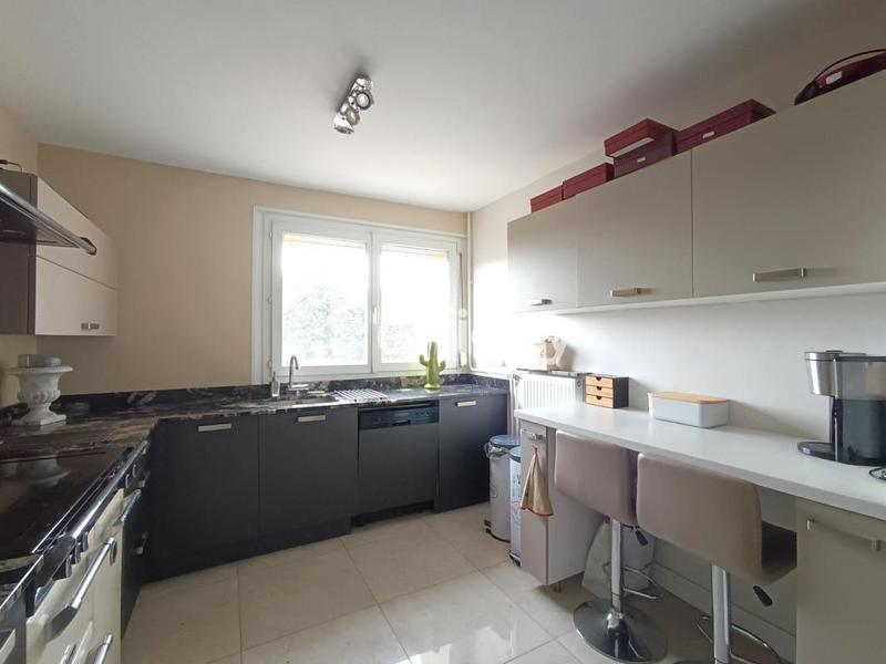 Appartement - 94 m² - 5 pièces