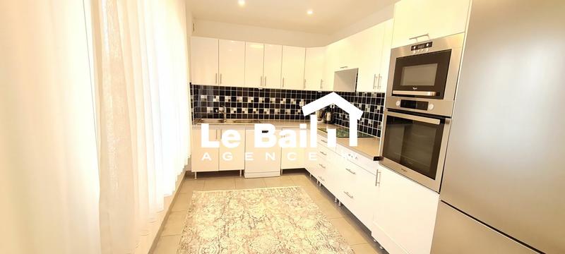 Maison - 228 m² - 8 pièces