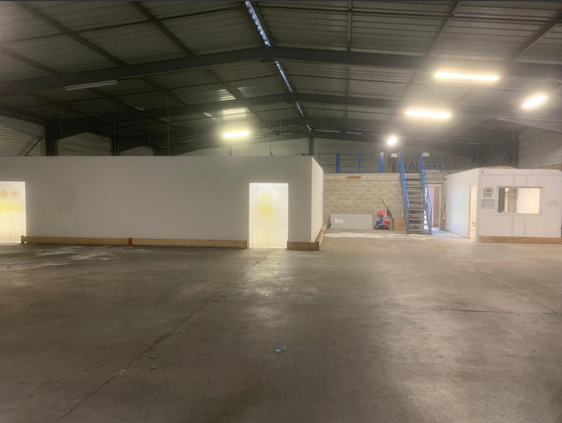 Local commercial - 1 000 m²