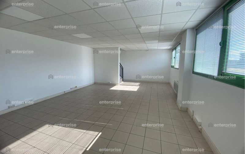 Local d'activité / Entrepôt - 680 m²