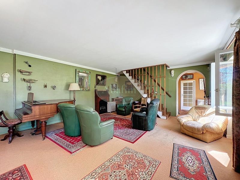 Maison - 300 m² - 10 pièces