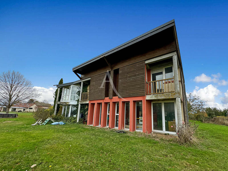 Maison - 320 m² - 12 pièces