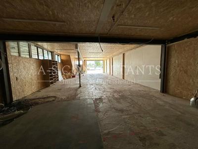 Local d'activité / Entrepôt - 290 m²