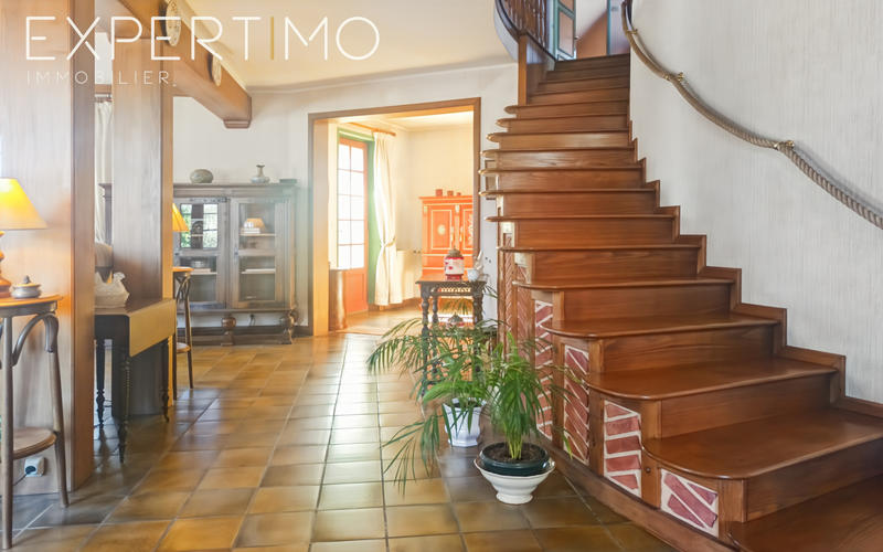 Maison - 200 m² - 6 pièces