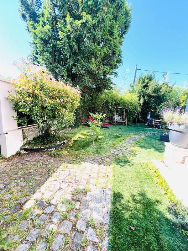 Maison - 263 m² - 8 pièces