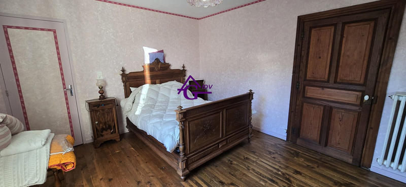 Maison - 195 m² - 7 pièces