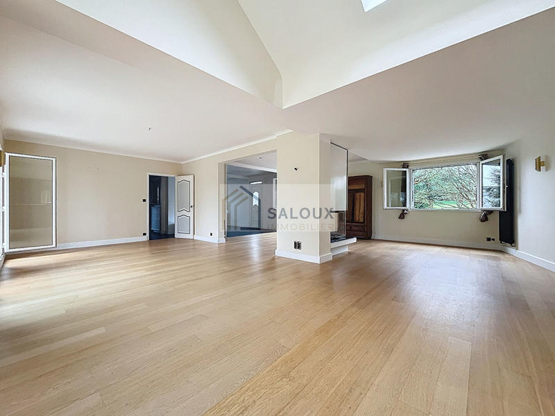 Maison - 267 m² - 8 pièces