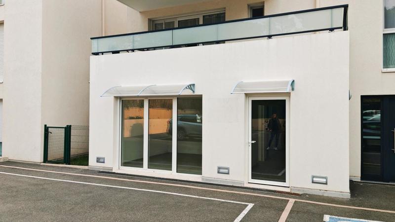 Local commercial - 80 m² - 4 pièces