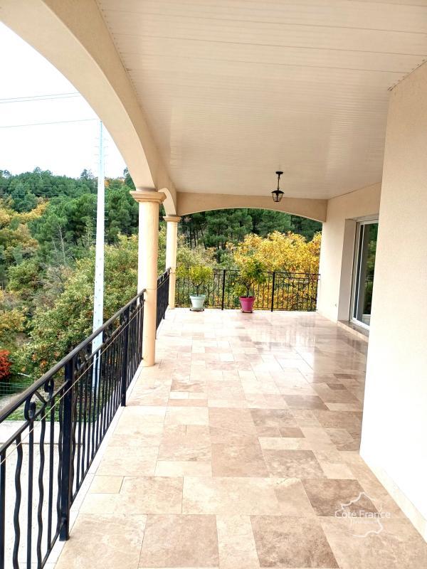 Propriété - 249 m² - 9 pièces