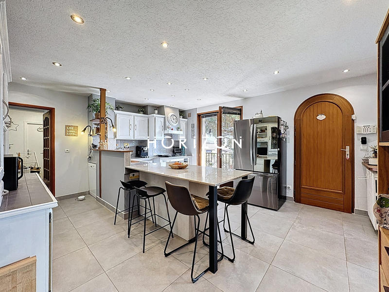 Maison ancienne - 195 m² - 8 pièces