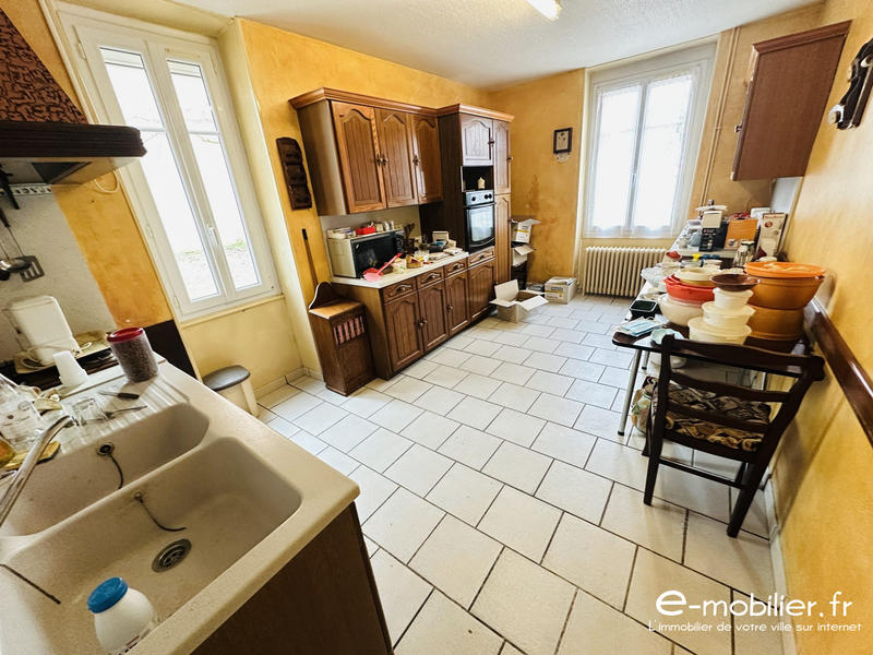 Maison - 180 m² - 9 pièces