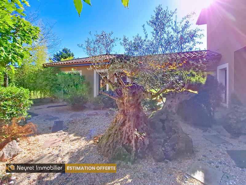 Maison - 308 m² - 10 pièces