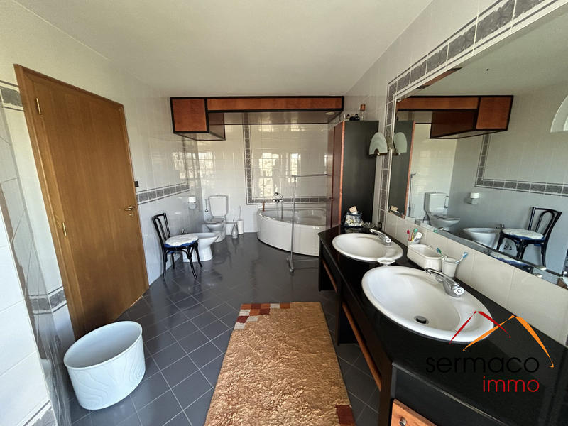 Maison contemporaine - 220 m² - 7 pièces