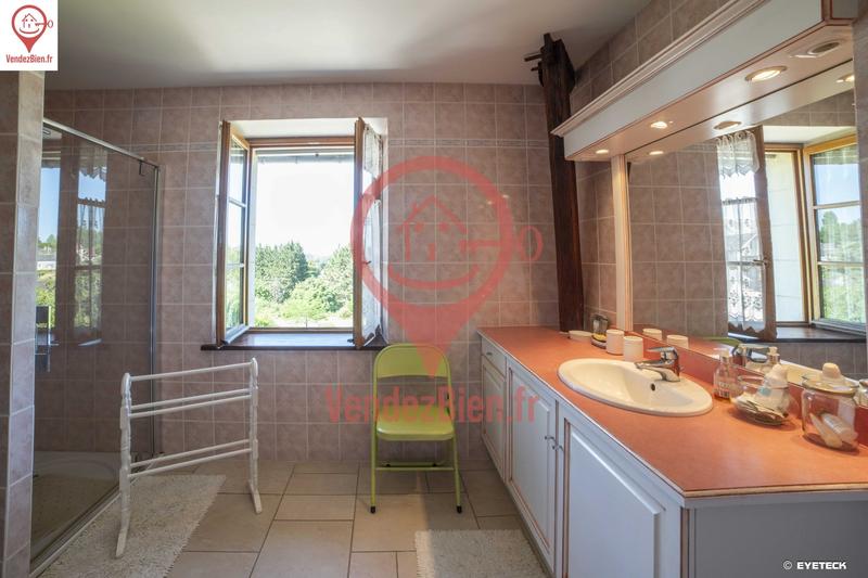 Maison - 240 m² - 9 pièces