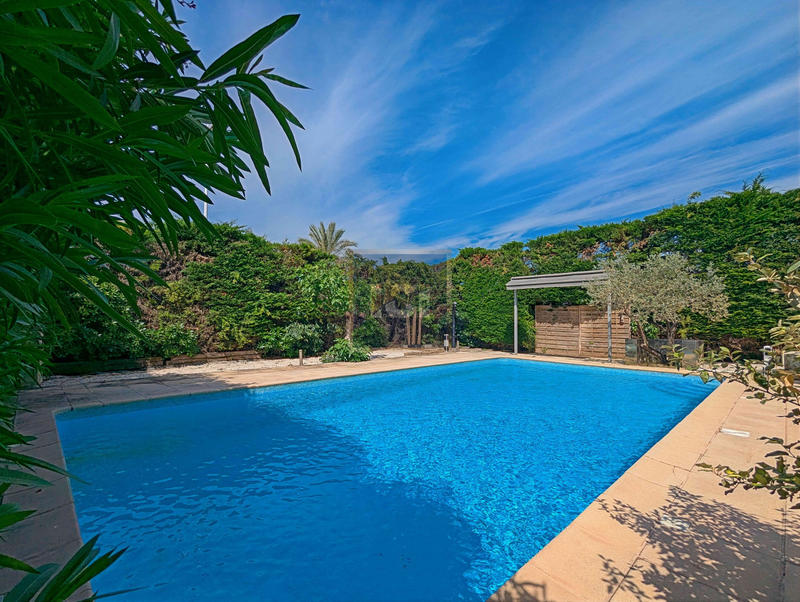 Villa - 356 m² - 11 pièces