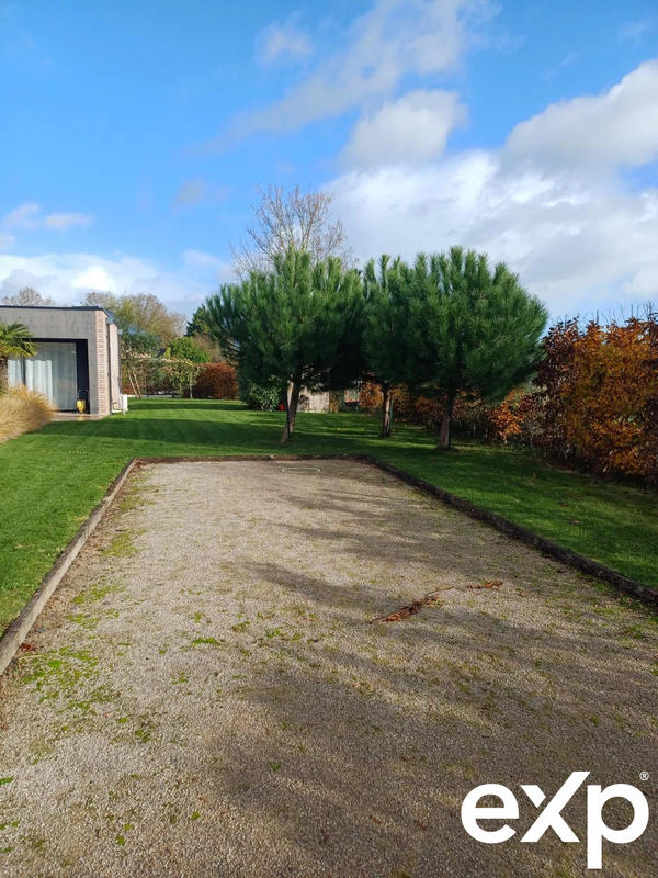 Maison - 250 m² - 6 pièces