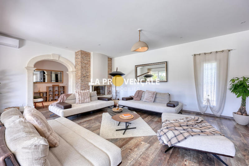 Maison - 250 m² - 6 pièces